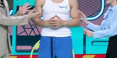 上央视的黑皮体育生私下暧昧感拉满 上央视的黑皮体育生私下暧昧感拉满