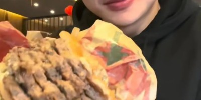 25岁陕西肌肉帅哥，网友直呼：互联网第一老公~