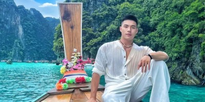 90后高颜值健身网红，大秀完美白皮身材，这大胸肌八块腹肌也太帅了