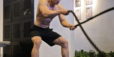 硬朗黑皮健身教练网红，狂秀面包胸钢筋臂，低体脂肌肉身材血管线条又硬又爷们