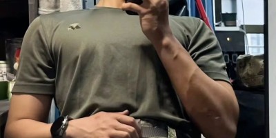 黑皮迷彩大TOP宿舍黑袜自拍，实力雄厚！