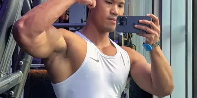 推特上百万粉丝网H小狼，黑皮腹肌去头可食！