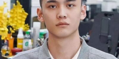 男生秋季发型也别瞎剪，试试这3款潮流造型，轻熟帅气又有型！