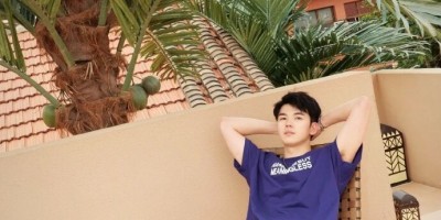 仝卓胸肌练这么大了！光膀子教唱歌被疯狂叫“爸爸”！