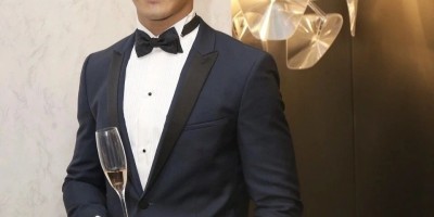 赵雅芝儿子被曝，六块腹肌+超高颜值！不愧是不老女神的儿子....