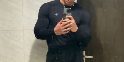 194cm北体体育生在宿舍展示！看着真猛……