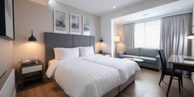 网黄去年和基友拍了一张私密合影，最近被人发在天体群