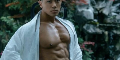 廉书宇：英气逼人的古装黑皮肌肉腹肌帅哥