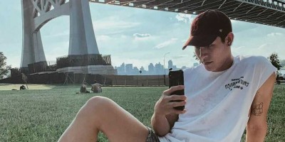 薄肌小鲜肉嫁给50岁意大利富商，现在的生活很幸福……