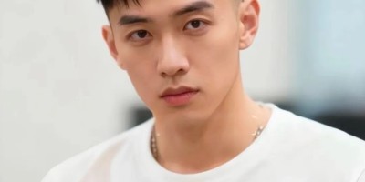男生“两边铲光”发型阳光帅气，理发师建议剪这3款，潮流有魅力