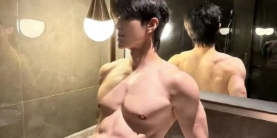 推特爆火的189极品狼狗腰肌肉男大，打桩超持久，男粉们吃的也太好了....