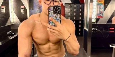 为了赚钱健身教练沦为酒吧GOGOBOY！