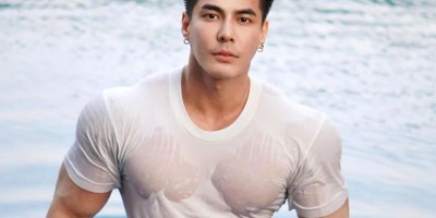 他下海了？曼谷肌肉天菜早年剧照惊现他的“黑紫大弯刀”，现湿身泳池白袜杀疯啦~