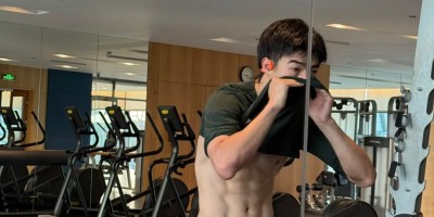 《刻在你心底的名字》男主陈昊森恋情曝光！与恋人深夜同返酒店，拦腰搂抱超亲昵，疑似因戏生情，两人为同家公司旗下艺人…