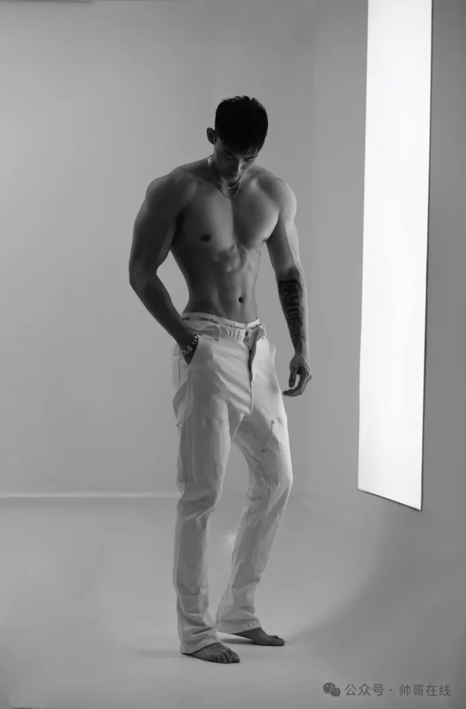 192CM 泳裤双开门长腿大胸肌比体育生还顶！