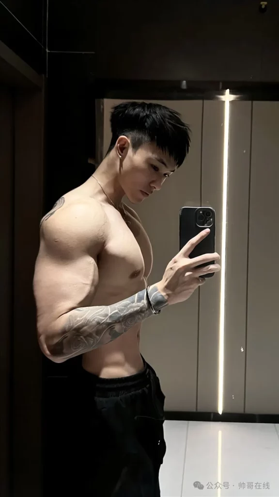 192CM 泳裤双开门长腿大胸肌比体育生还顶！