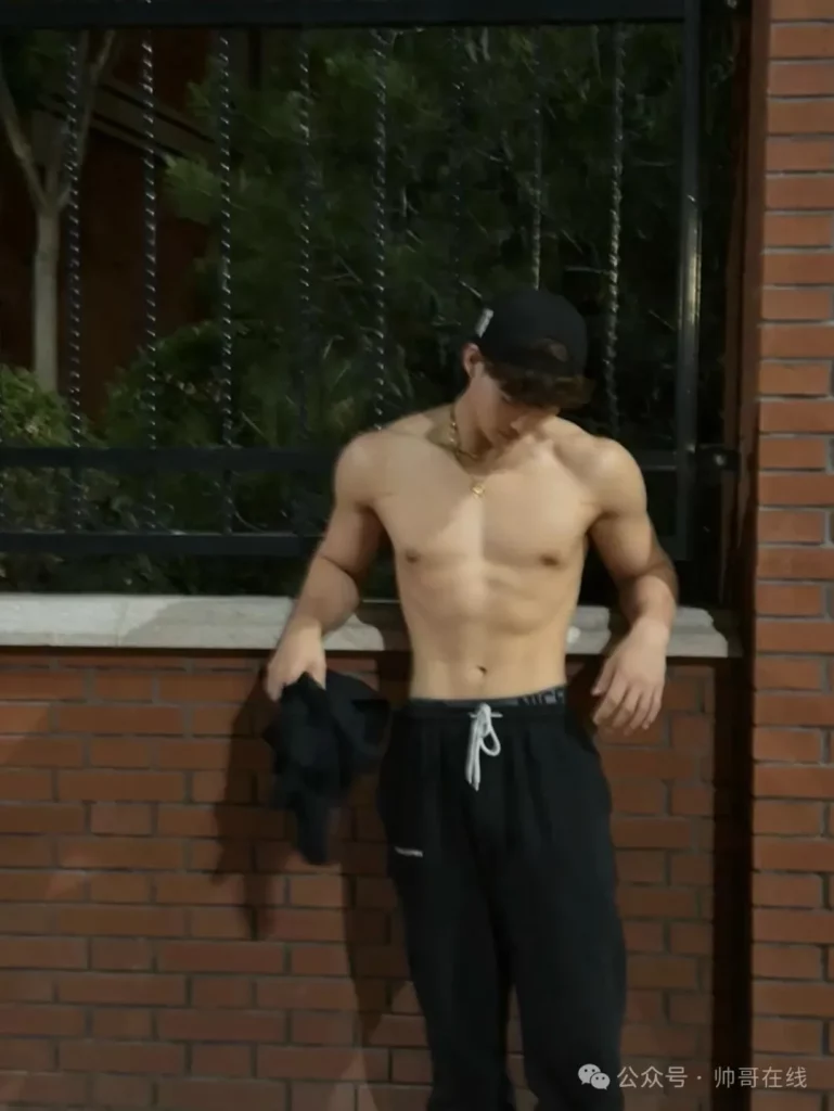 天津 190CM 肌肉体育生，体会到了肆意散发的荷尔蒙！