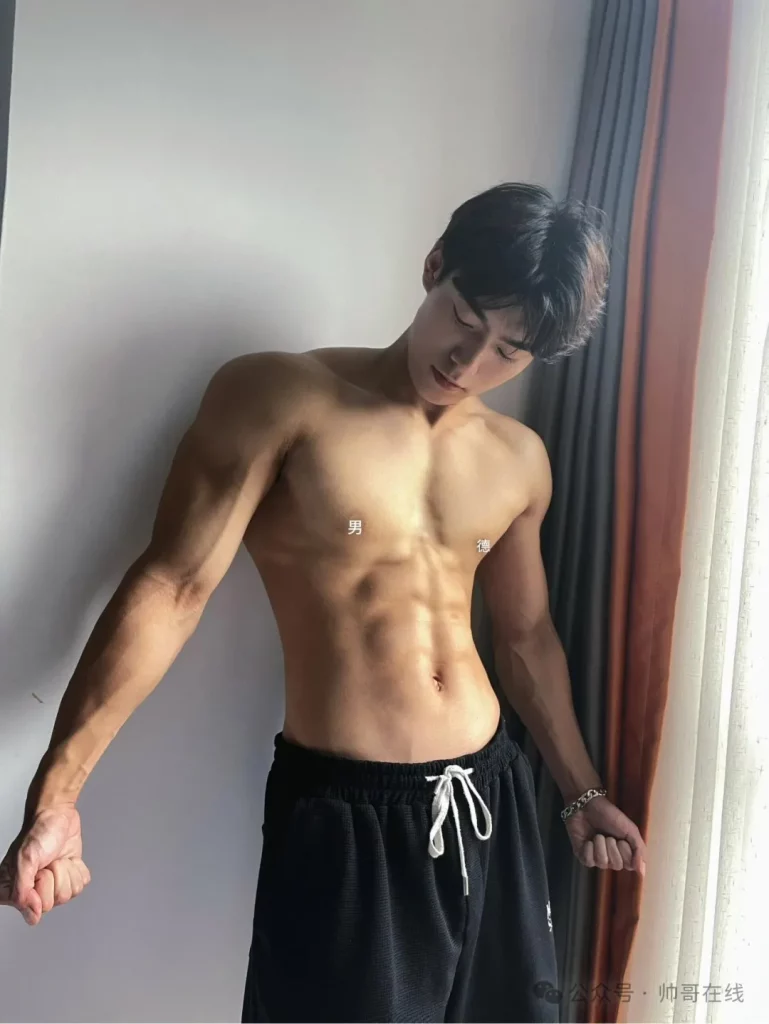 山东 185CM 薄肌模特帅哥，真男德代表！