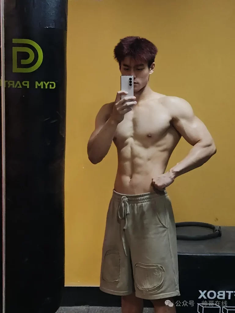 山东 185CM 薄肌模特帅哥，真男德代表！