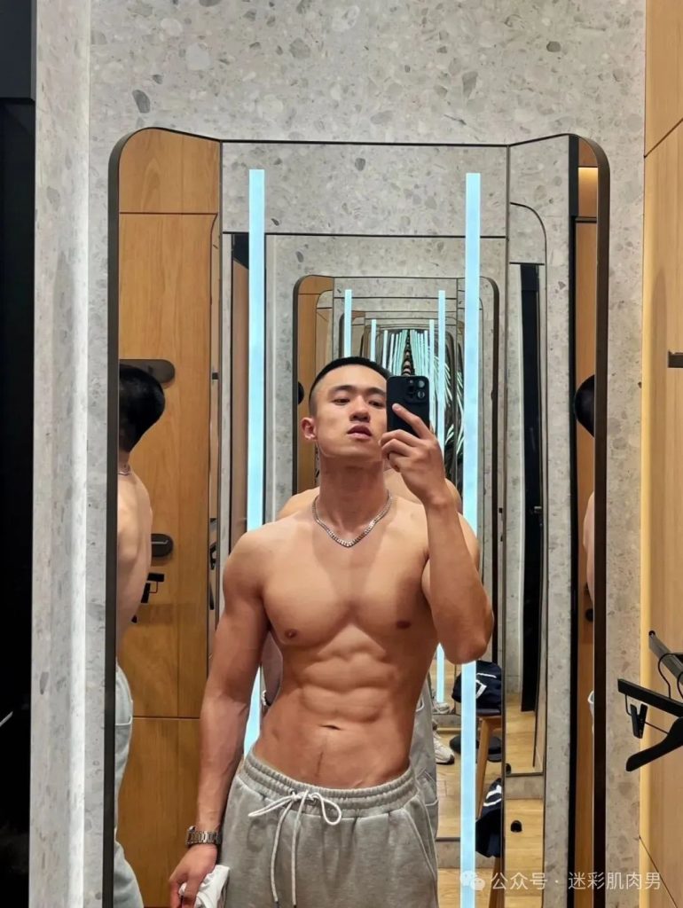 黑龙江 28 岁寸头男自拍长得太 man 啦！