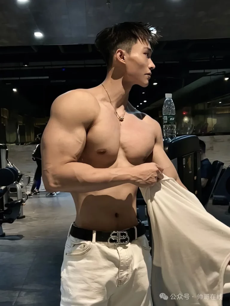 192CM 泳裤双开门长腿大胸肌比体育生还顶！
