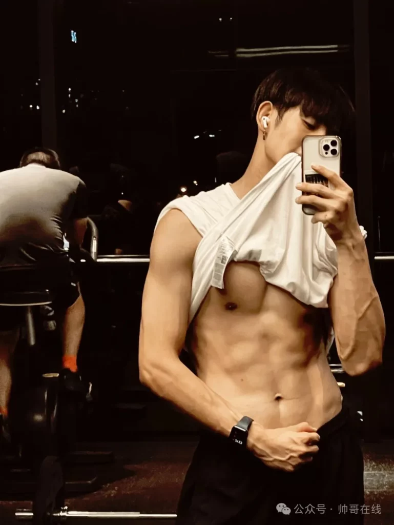 西安体院 187CM 肌肉体育生，还记得他吗？