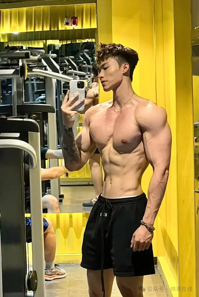 192CM 泳裤双开门长腿大胸肌比体育生还顶！