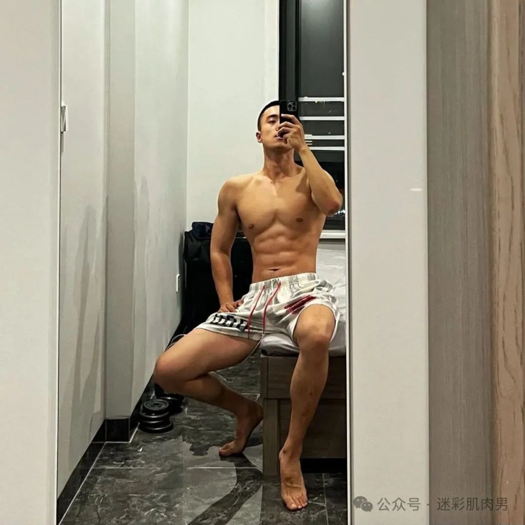 黑龙江 28 岁寸头男自拍长得太 man 啦！