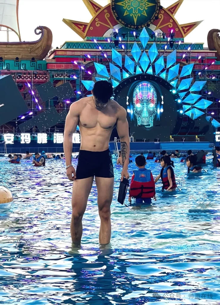 192CM 泳裤双开门长腿大胸肌比体育生还顶！