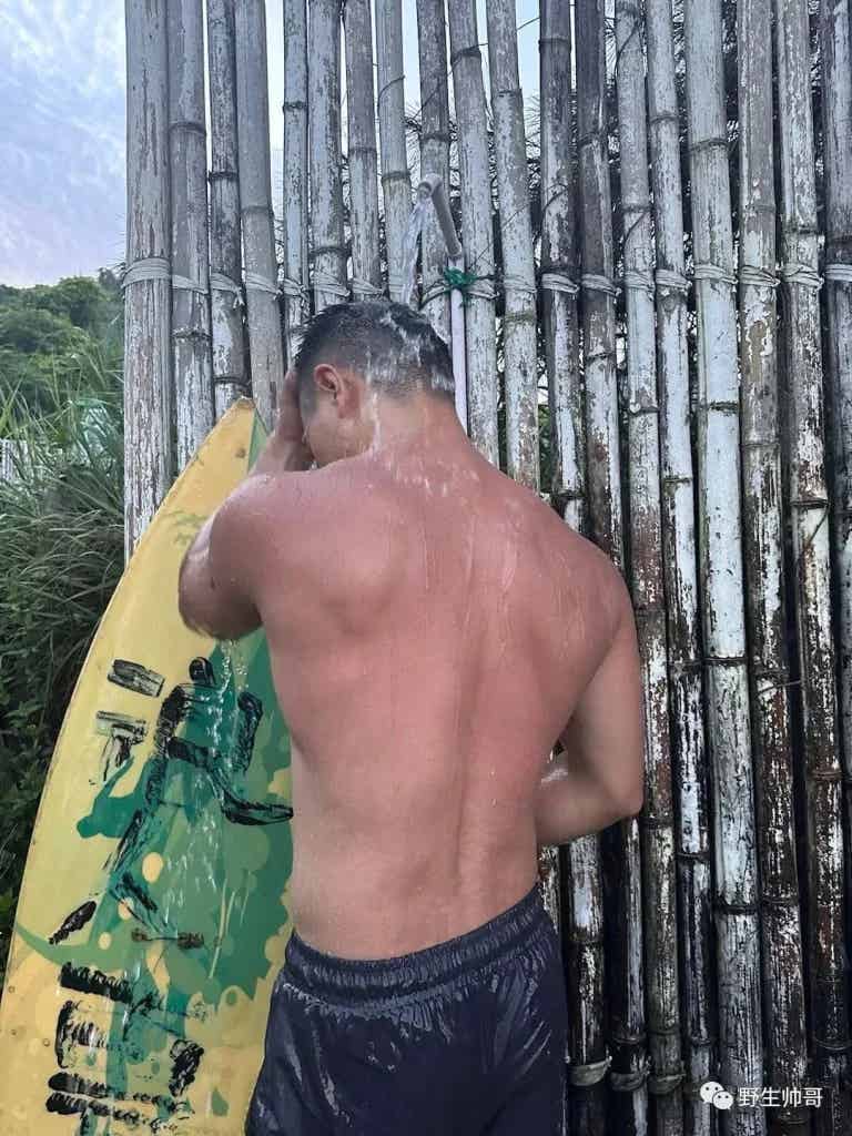 上海 19 的寸头长腿男自拍