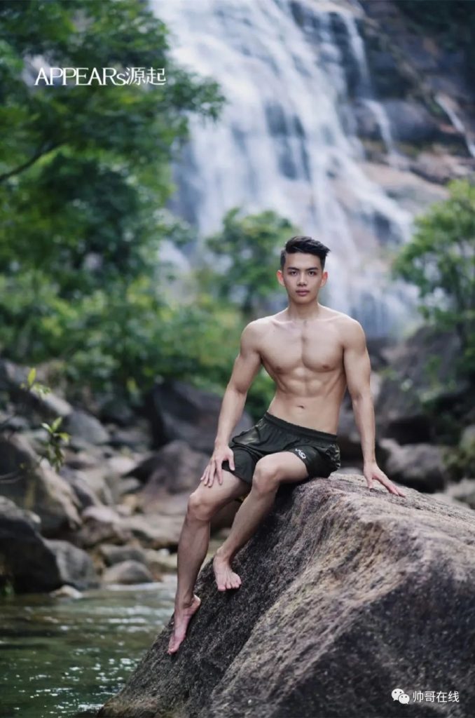 腹肌游泳体育生私教，童颜肌肉男菩萨也太有料了!