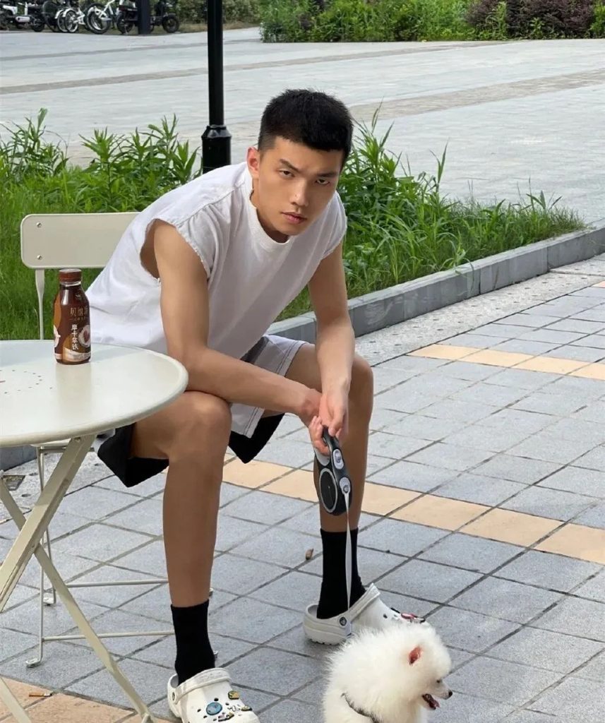 湖南寸头薄肌男大，又 man 又可爱！