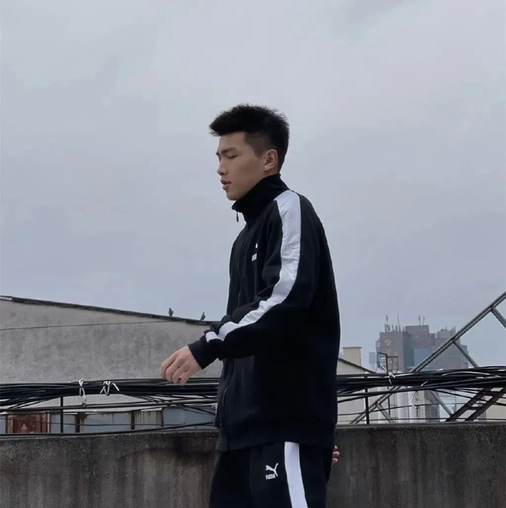 湖南寸头薄肌男大，又 man 又可爱！