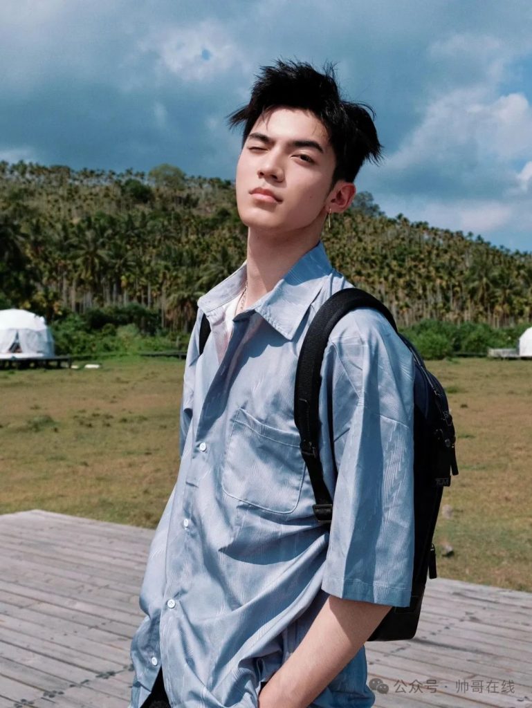 04 年干净阳光的男大生弟弟，小男朋友是真香！