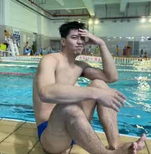游泳健将，长腿男实力太强！-潮男潮北
