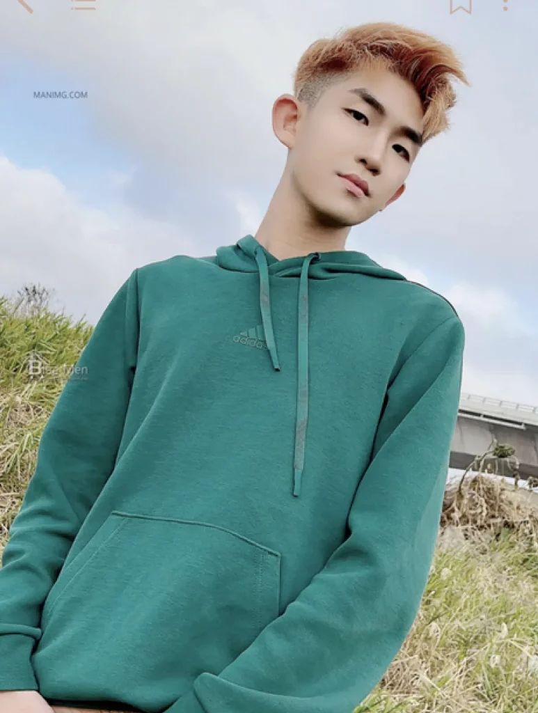 鲜肉男生的野外拍摄