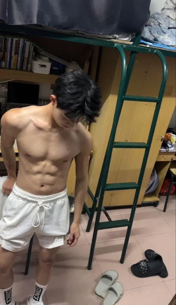 体育生男高的小腹肌