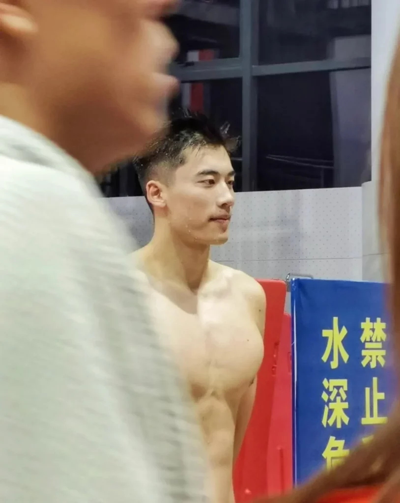 中南大学 187CM 男大天花板游泳体育生