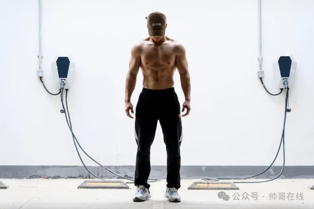 操场上的黑皮腹肌足球体育生，听说他们整个寝室都被摄影师拍了！