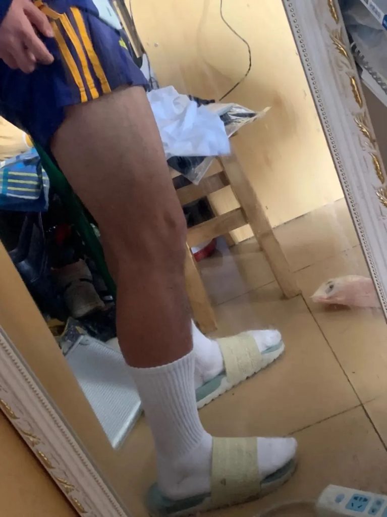 长沙这枚小哥哥穿运动裤自拍太可了，长的真大器