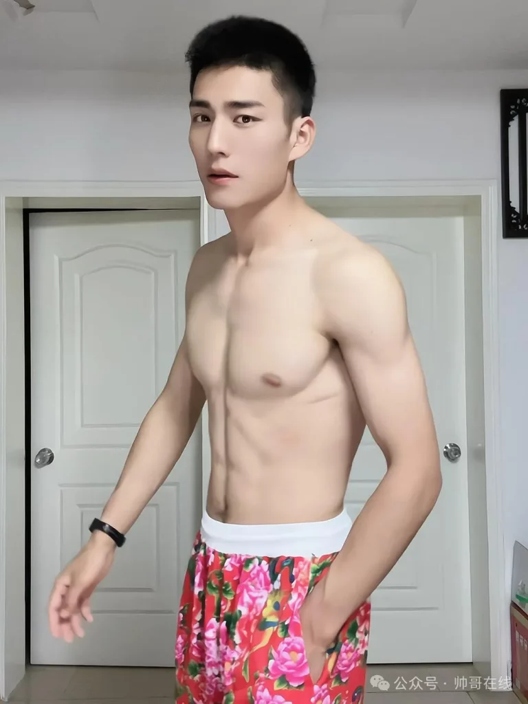 寸头白皮肌肉空乘，现实版浪花白退役兵哥哥！