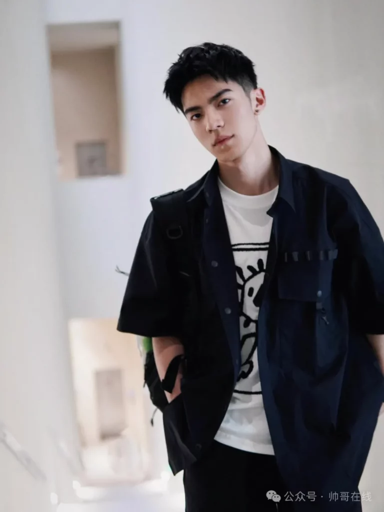 04 年干净阳光的男大生弟弟，小男朋友是真香！