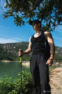 白皮肌肉帅哥一起体验大自然-潮男潮北