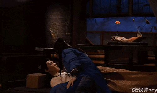 许凯穿贴身短裤睡觉暴露实力，难怪于正要力捧他！