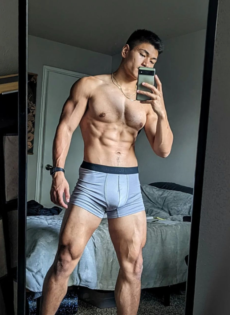 推上 33 万粉的超火网红肌肉小哥，穿灰裤子真实力！