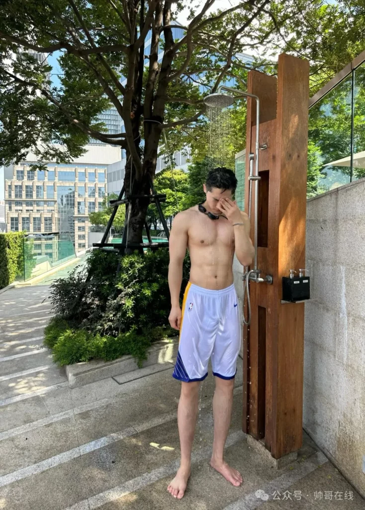 快乐加倍的 190CM 短发肌肉奶弟，太多人馋他的身子了！