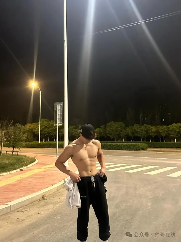 天津 190CM 肌肉体育生，体会到了肆意散发的荷尔蒙！