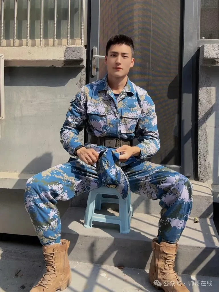 寸头白皮肌肉空乘，现实版浪花白退役兵哥哥！