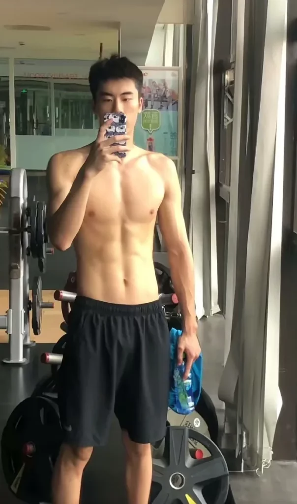 中南大学 187CM 男大天花板游泳体育生