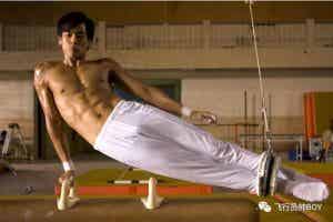 彭于晏新戏露翘臀，网友评论区炸了！-潮男潮北